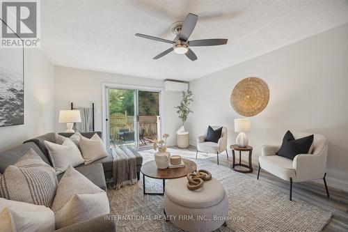 1 - 909 King Street W, Oshawa, ON - Indoor Photo Showing Living Room