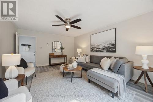 1 - 909 King Street W, Oshawa (Vanier), ON - Indoor Photo Showing Living Room