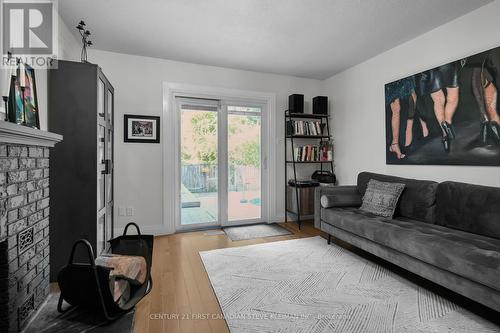 75 Grenfell Court, London, ON - Indoor Photo Showing Living Room