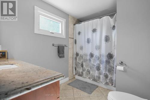 75 Grenfell Court, London, ON - Indoor Photo Showing Bathroom