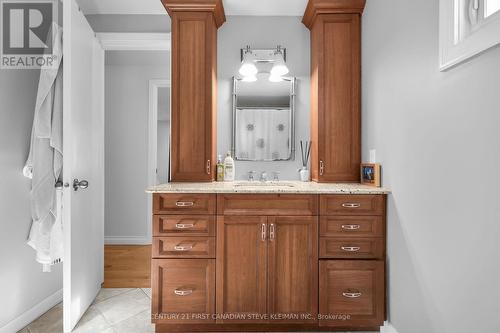 75 Grenfell Court, London, ON - Indoor Photo Showing Bathroom