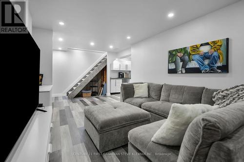 75 Grenfell Court, London, ON - Indoor Photo Showing Living Room