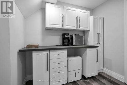 75 Grenfell Court, London, ON - Indoor Photo Showing Kitchen