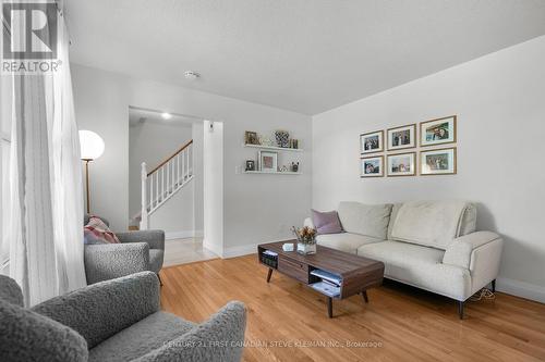 75 Grenfell Court, London, ON - Indoor Photo Showing Living Room