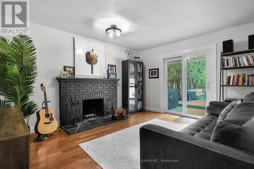 75 Grenfell Court, London, ON - Indoor Photo Showing Living Room With Fireplace