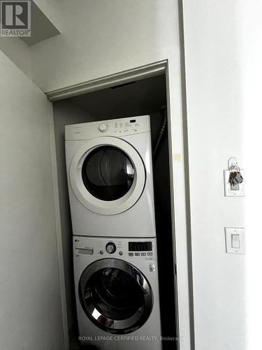 1907 - 360 Square One Drive, Mississauga (City Centre), ON - Indoor Photo Showing Laundry Room