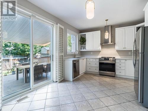 916 Mcduffe Crescent, Milton (Beaty), ON - Indoor Photo Showing Kitchen