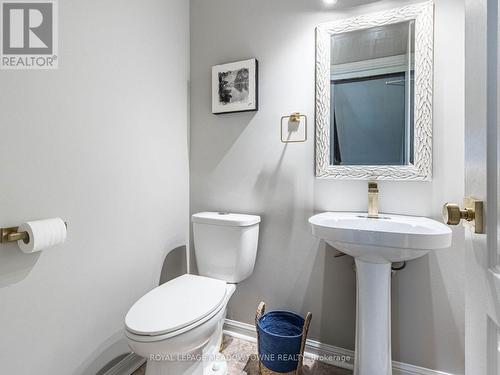 916 Mcduffe Crescent, Milton (Beaty), ON - Indoor Photo Showing Bathroom