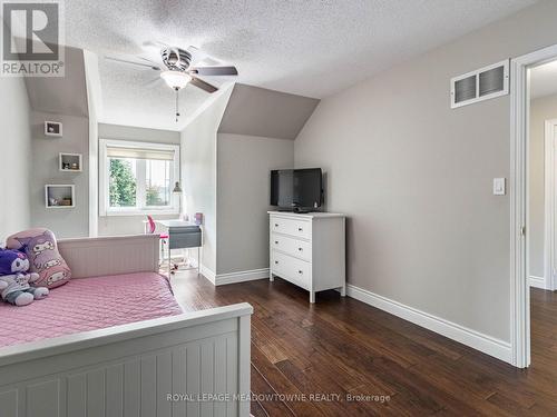 916 Mcduffe Crescent, Milton (Beaty), ON - Indoor Photo Showing Bedroom