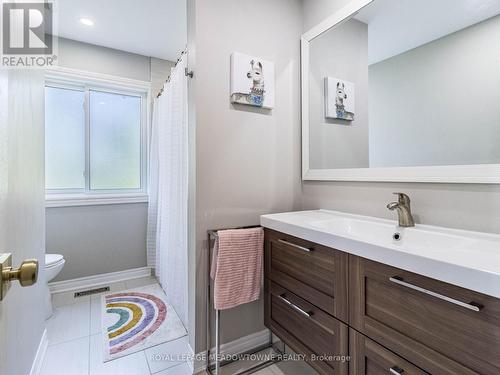 916 Mcduffe Crescent, Milton (Beaty), ON - Indoor Photo Showing Bathroom