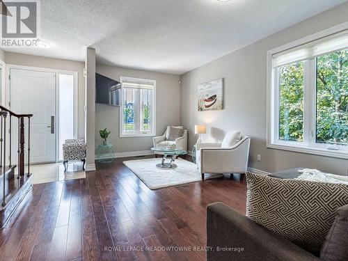 916 Mcduffe Crescent, Milton (Beaty), ON - Indoor Photo Showing Living Room