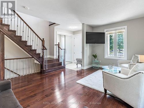 916 Mcduffe Crescent, Milton (Beaty), ON - Indoor Photo Showing Living Room