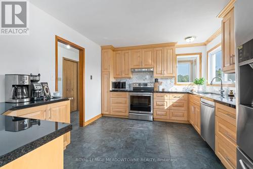 9433 Sideroad 10, Erin, ON - Indoor Photo Showing Kitchen With Stainless Steel Kitchen