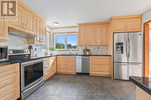 9433 Sideroad 10, Erin, ON - Indoor Photo Showing Kitchen With Stainless Steel Kitchen