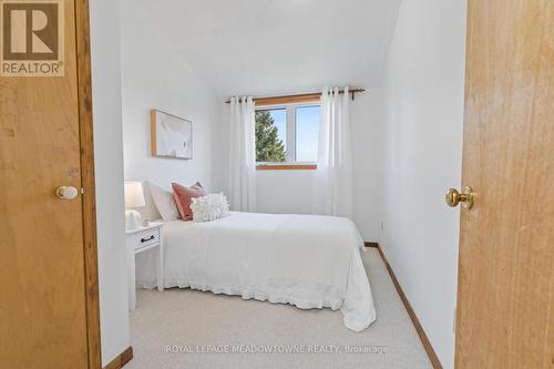 9433 Sideroad 10, Erin, ON - Indoor Photo Showing Bedroom