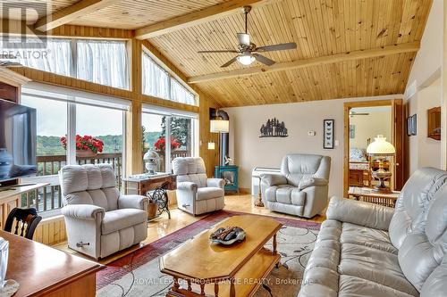 149 Park Lane, Asphodel-Norwood, ON - Indoor Photo Showing Living Room