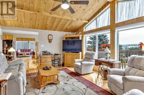 149 Park Lane, Asphodel-Norwood, ON - Indoor Photo Showing Living Room