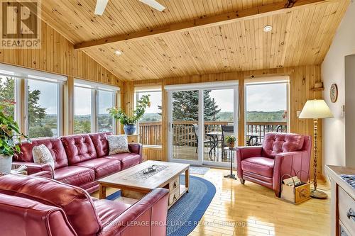 149 Park Lane, Asphodel-Norwood, ON - Indoor Photo Showing Living Room