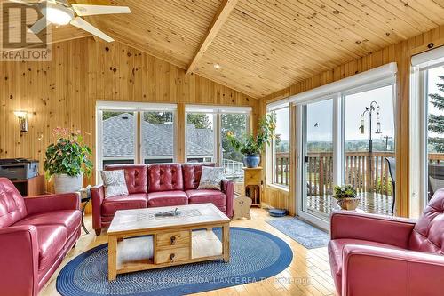 149 Park Lane, Asphodel-Norwood, ON - Indoor Photo Showing Living Room