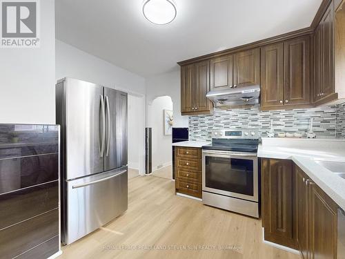 5 Burnley Avenue, Toronto (Wexford-Maryvale), ON - Indoor Photo Showing Kitchen With Double Sink With Upgraded Kitchen