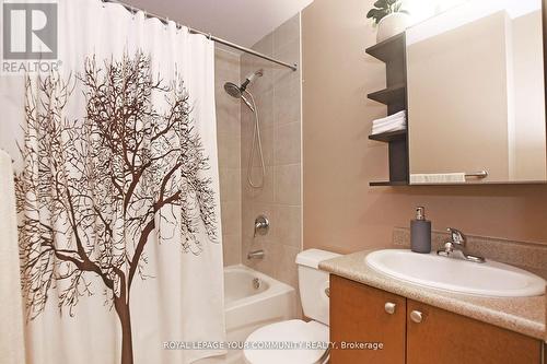 306 - 15450 Yonge Street, Aurora, ON - Indoor Photo Showing Bathroom