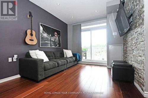 306 - 15450 Yonge Street, Aurora, ON - Indoor Photo Showing Living Room