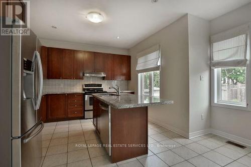 1523 Arrowhead Road, Oakville, ON - Indoor Photo Showing Kitchen With Stainless Steel Kitchen