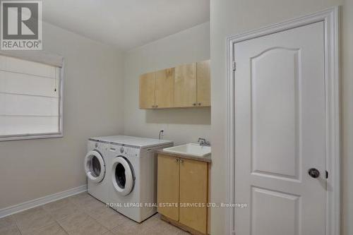 1523 Arrowhead Road, Oakville, ON - Indoor Photo Showing Laundry Room