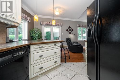 12 Nailsworth Crescent, Caledon, ON - Indoor Photo Showing Kitchen