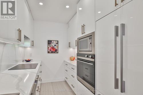 337 - 40 Oaklands Avenue, Toronto (Yonge-St. Clair), ON - Indoor Photo Showing Kitchen