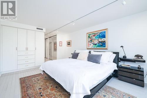 337 - 40 Oaklands Avenue, Toronto (Yonge-St. Clair), ON - Indoor Photo Showing Bedroom