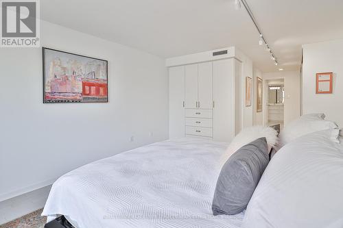 337 - 40 Oaklands Avenue, Toronto (Yonge-St. Clair), ON - Indoor Photo Showing Bedroom