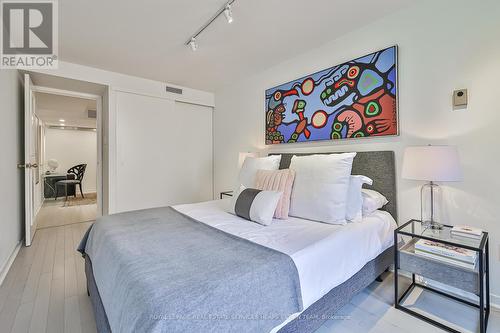 337 - 40 Oaklands Avenue, Toronto (Yonge-St. Clair), ON - Indoor Photo Showing Bedroom