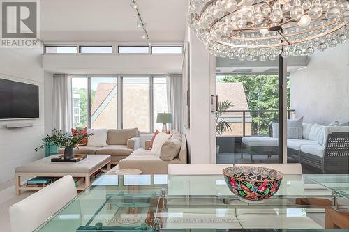 337 - 40 Oaklands Avenue, Toronto (Yonge-St. Clair), ON - Indoor Photo Showing Living Room