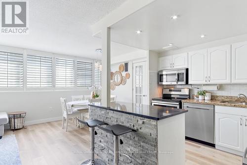 609 - 3590 Kaneff Crescent, Mississauga (Mississauga Valleys), ON - Indoor Photo Showing Kitchen