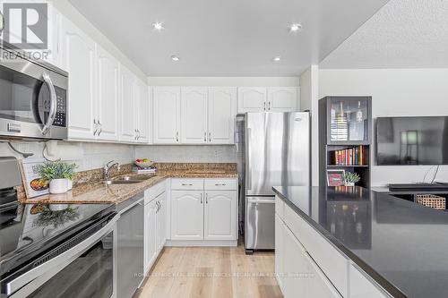 609 - 3590 Kaneff Crescent, Mississauga (Mississauga Valleys), ON - Indoor Photo Showing Kitchen