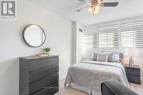 609 - 3590 Kaneff Crescent, Mississauga (Mississauga Valleys), ON - Indoor Photo Showing Bedroom