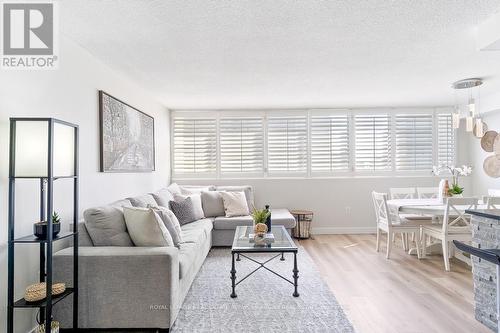 609 - 3590 Kaneff Crescent, Mississauga (Mississauga Valleys), ON - Indoor Photo Showing Living Room