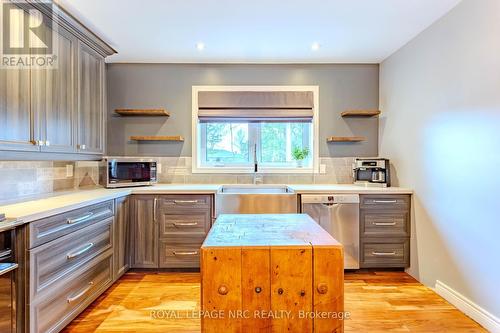 170 Lakewood Avenue, Fort Erie, ON - Indoor Photo Showing Kitchen