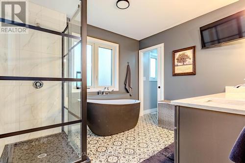 170 Lakewood Avenue, Fort Erie, ON - Indoor Photo Showing Bathroom