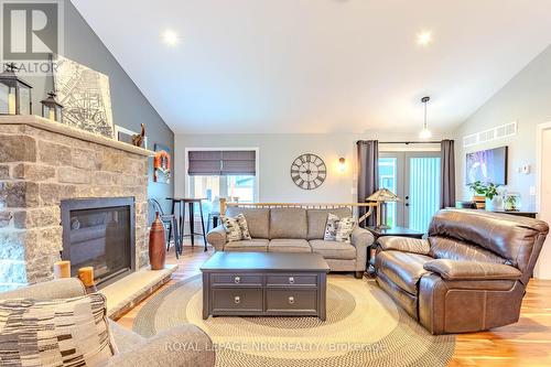 170 Lakewood Avenue, Fort Erie, ON - Indoor Photo Showing Living Room With Fireplace