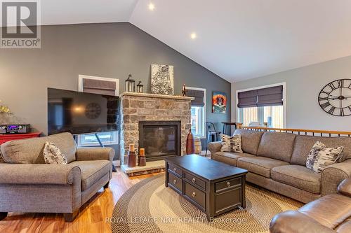 170 Lakewood Avenue, Fort Erie, ON - Indoor Photo Showing Living Room With Fireplace