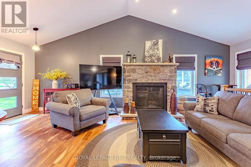 170 Lakewood Avenue, Fort Erie, ON - Indoor Photo Showing Living Room With Fireplace