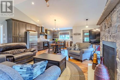 170 Lakewood Avenue, Fort Erie, ON - Indoor Photo Showing Living Room With Fireplace