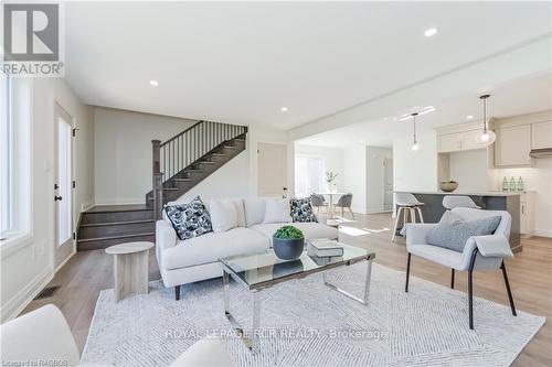 518 Newfoundland Street, Wellington North (Mount Forest), ON - Indoor Photo Showing Living Room