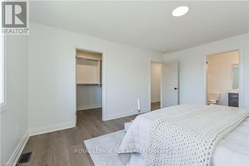 518 Newfoundland Street, Wellington North (Mount Forest), ON - Indoor Photo Showing Bedroom