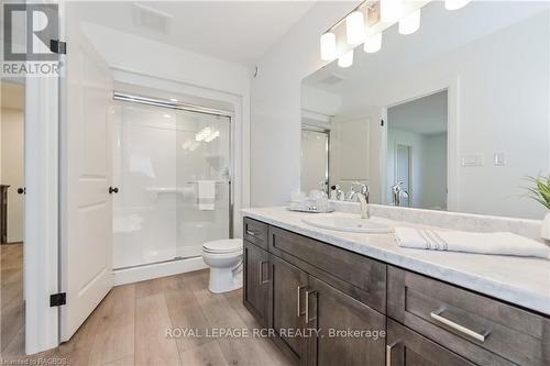 518 Newfoundland Street, Wellington North (Mount Forest), ON - Indoor Photo Showing Bathroom