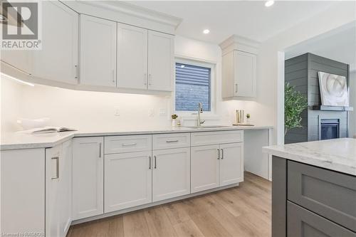 518 Newfoundland Street, Mount Forest, ON - Indoor Photo Showing Kitchen