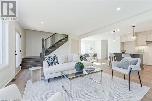 518 Newfoundland Street, Mount Forest, ON - Indoor Photo Showing Living Room