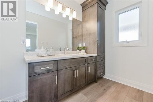 518 Newfoundland Street, Mount Forest, ON - Indoor Photo Showing Bathroom